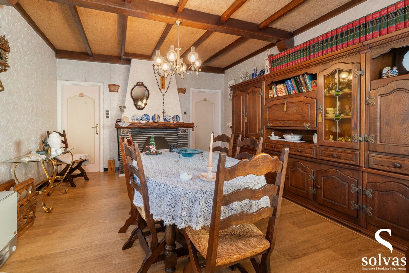 Ruime te renoveren woning met garage, tuin en 4 slaapkamers in Lembeke, bouwjaar 1960, energielabel G 