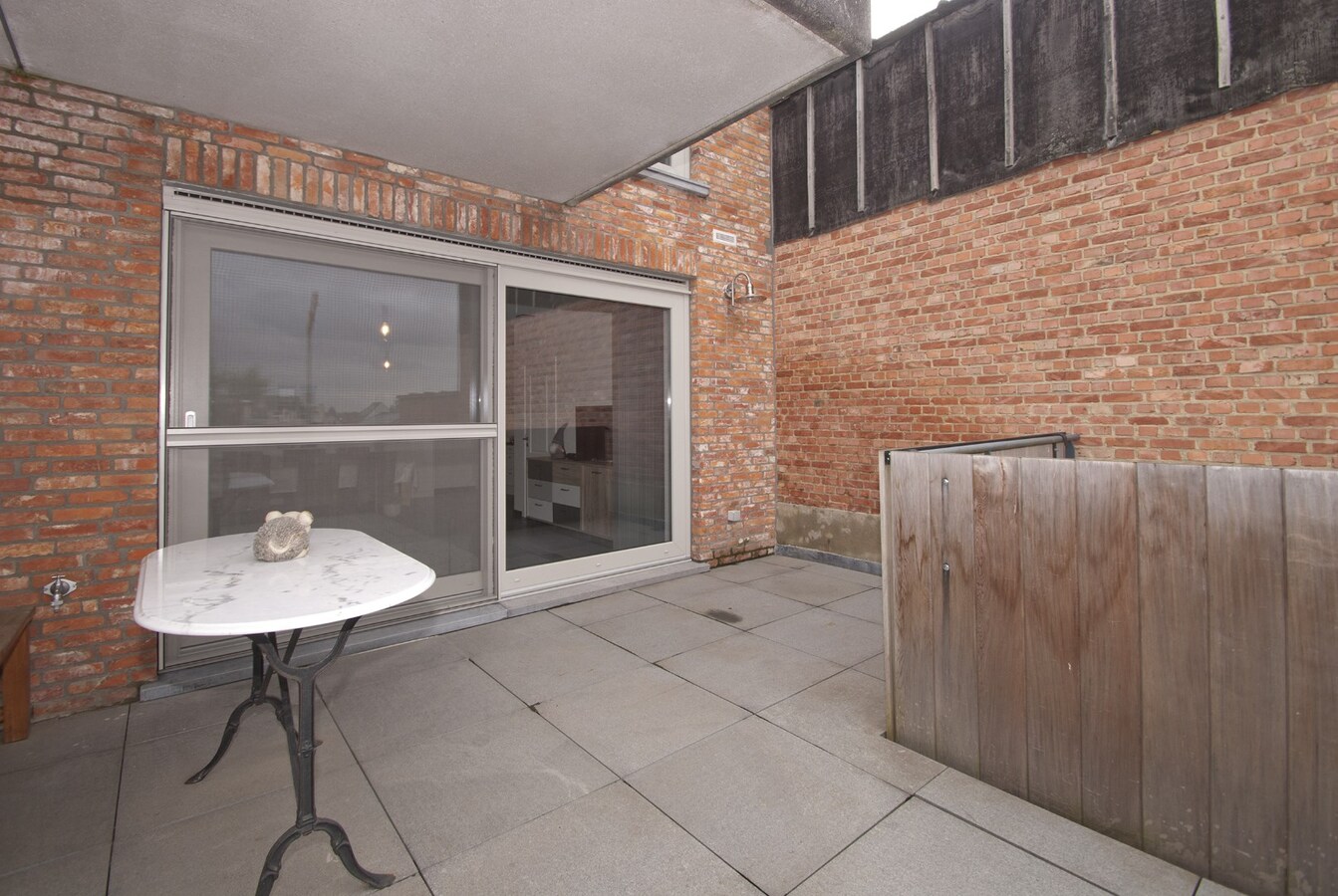 Instapklaar appartement met lift - 1 slpk, terras, 2 parkings 