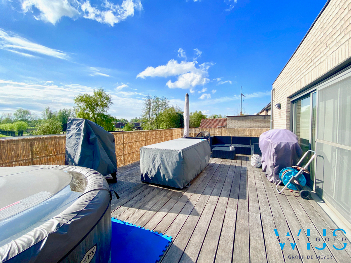 Ruim appartement met 4/5 slp, terras &amp; 2 parkeerplaatsen te ERTVELDE! 