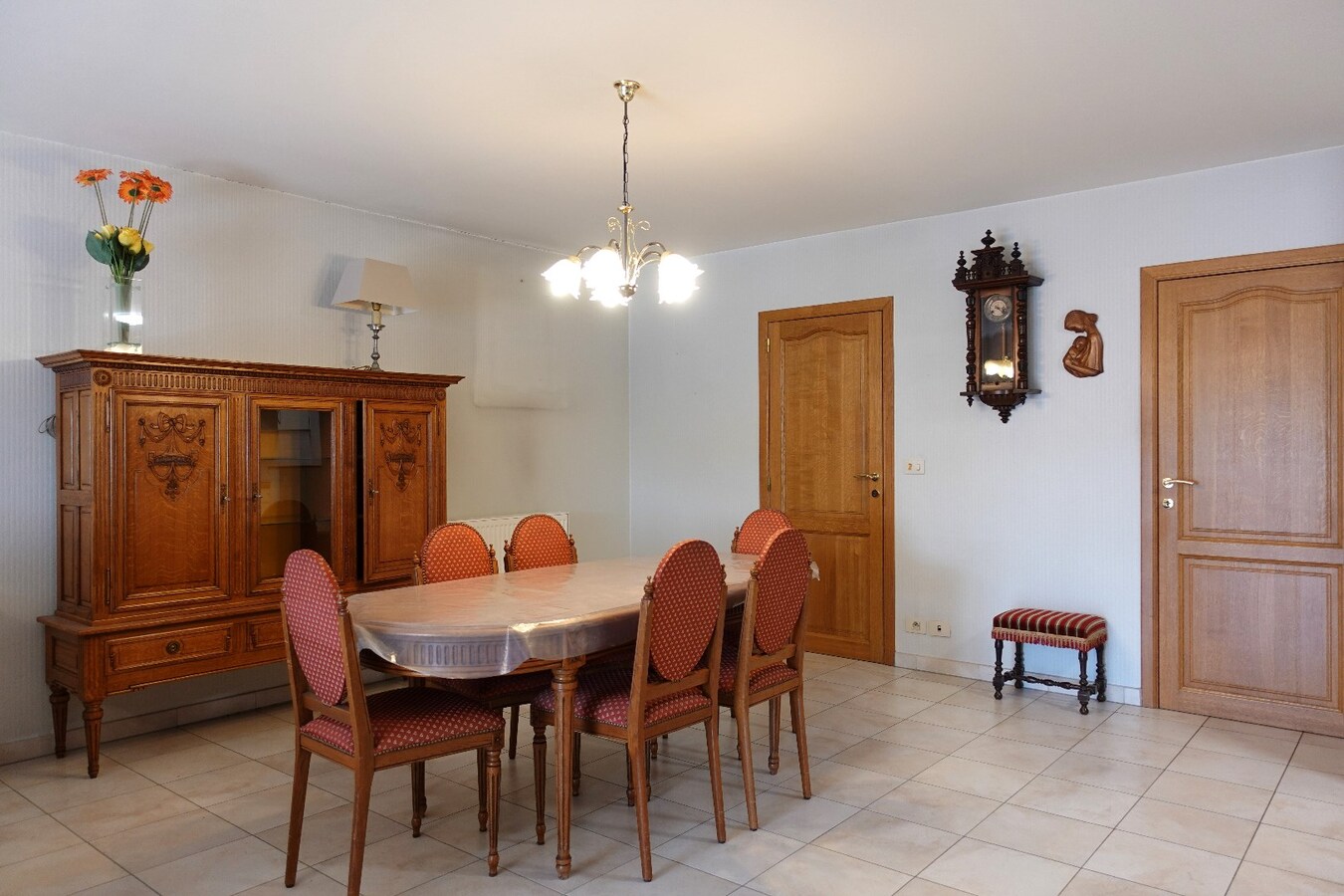 Ruim appartement te koop in Residentie Permeke op een uitstekende locatie te Jabbeke 