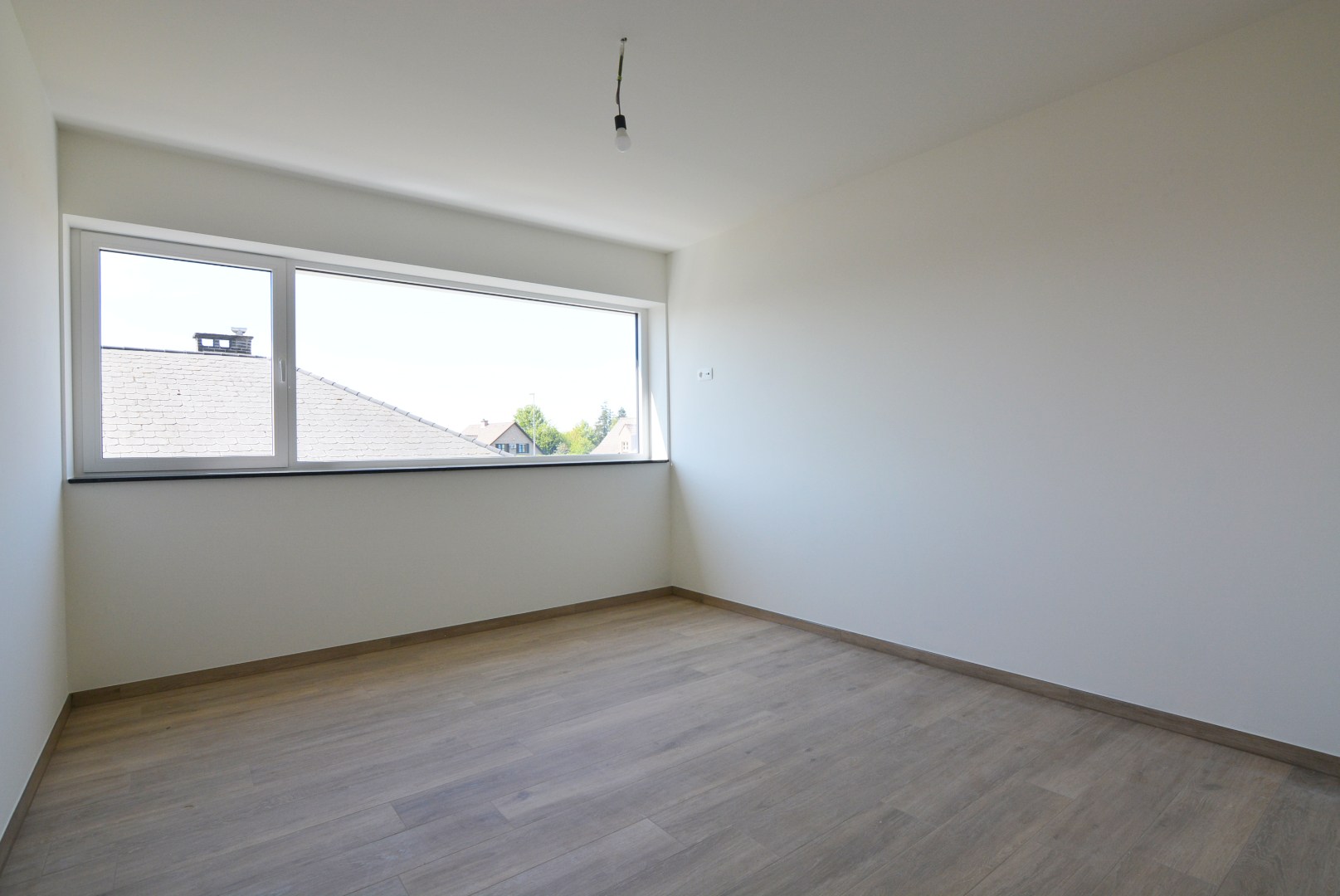 Moderne, energiezuinige, halfvrijstaande woning met carport op 3 a 80 ca. 