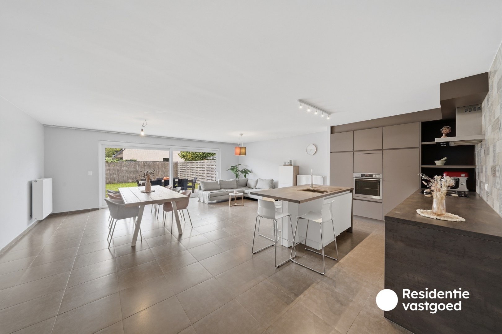 Recente en instapklare woning met 3 slaapkamers, garage en tuin te Zandvoorde! 