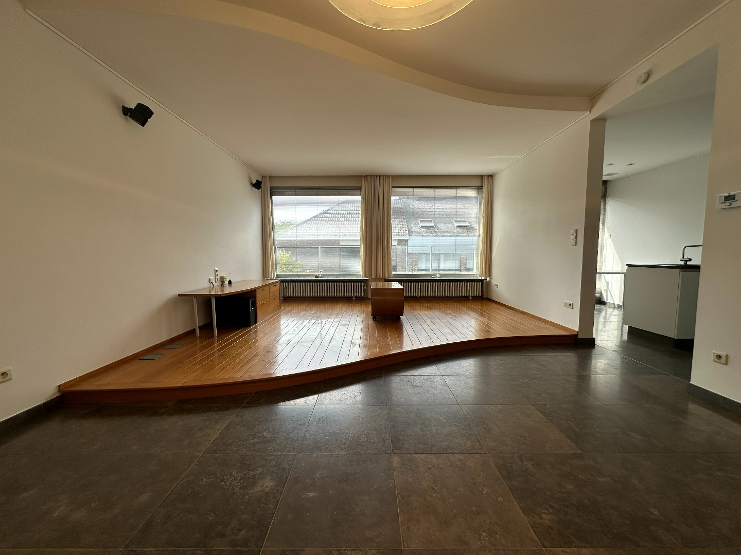 Lichtrijk 3 slaapkamer appartement met garage, centrum Torhout 