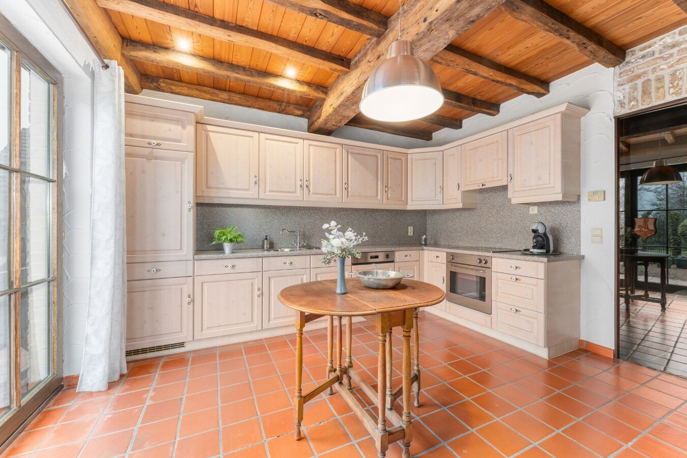 Charmante villa met open zicht in doodlopende straat te Sijsele 