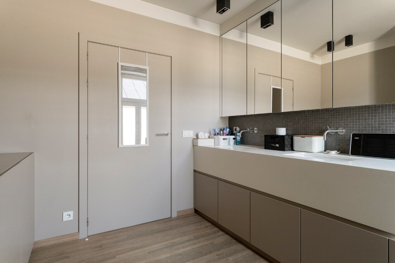 Uitzonderlijke exclusieve herenwoning met verrassende loods van 3 etages 