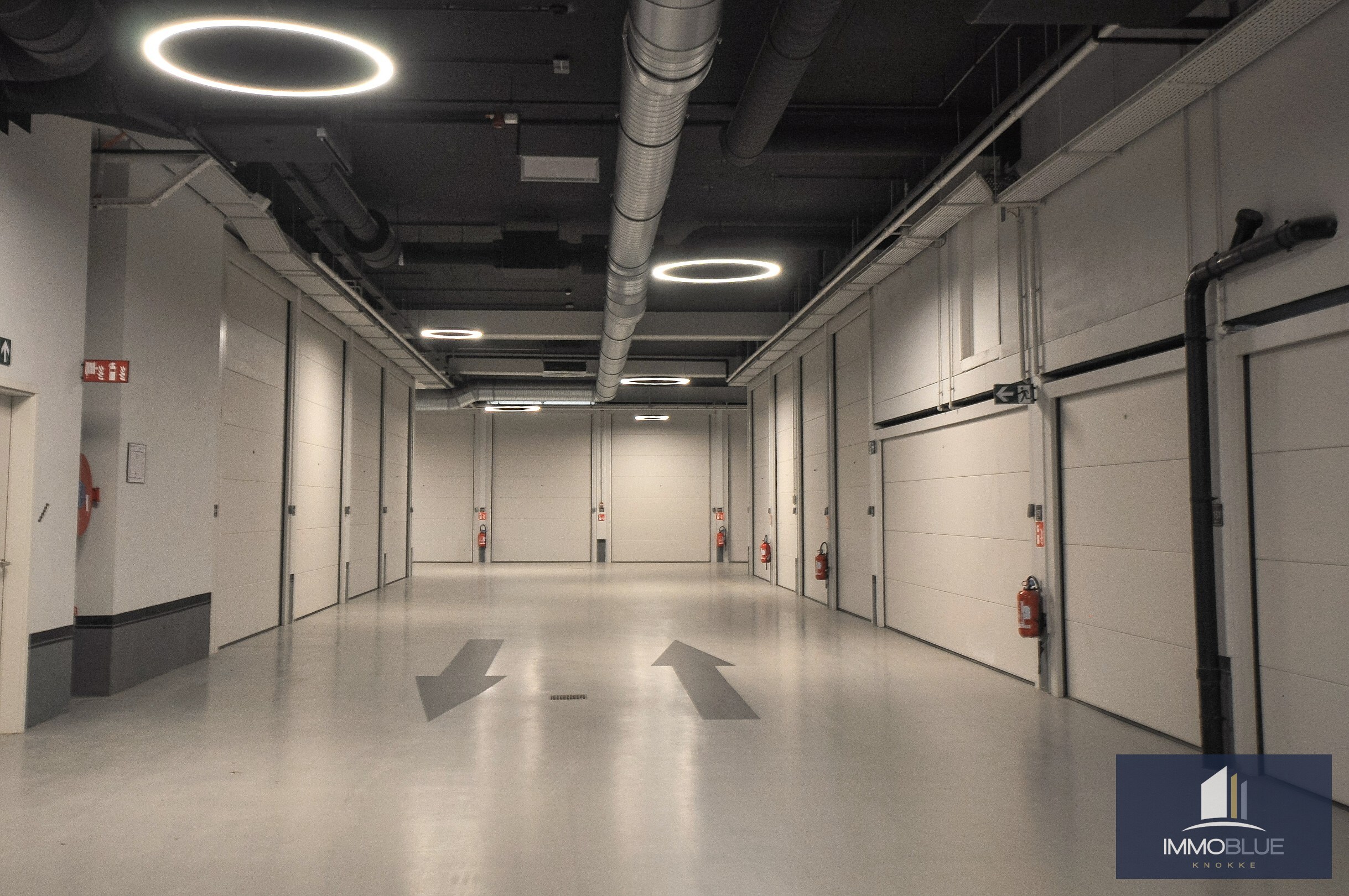 Zeer ruime garagebox van ongeveer 23m² gelegen in het zoute. 