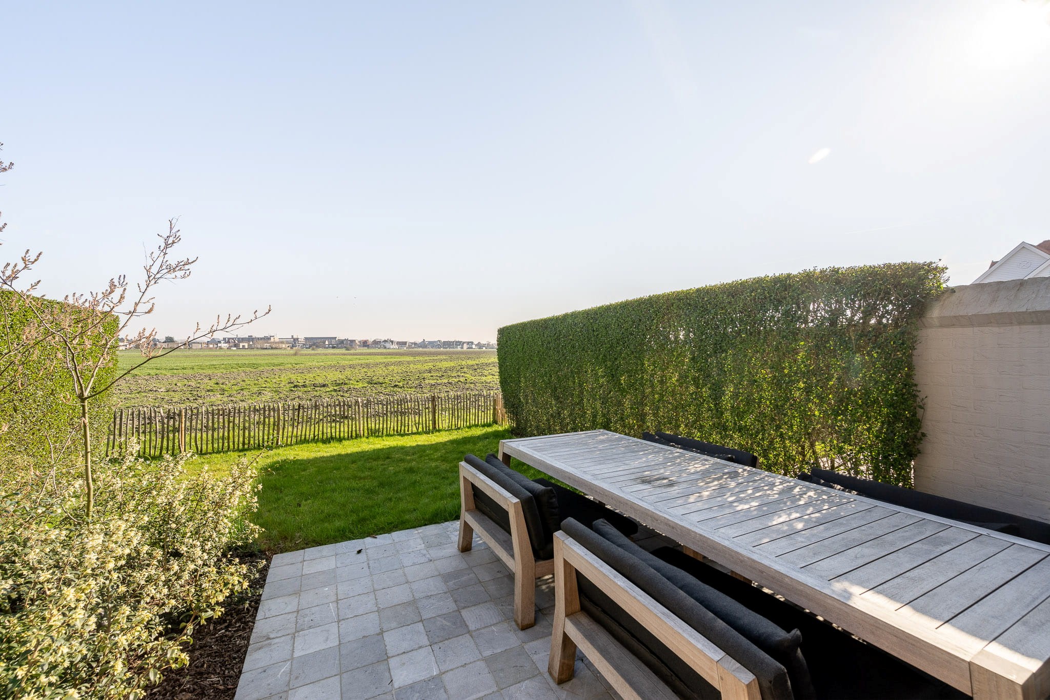 Maison récemment rénovée à vendre avec une vue magnifique sur les polders. 