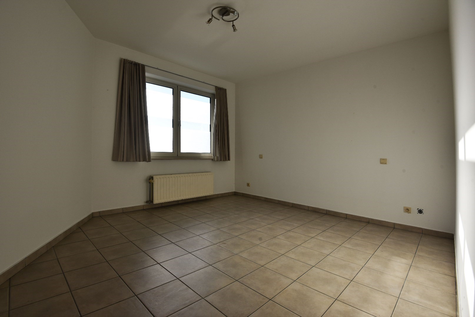 Ruim appartement met 2 slaapkamers in het centrum van Maldegem. 