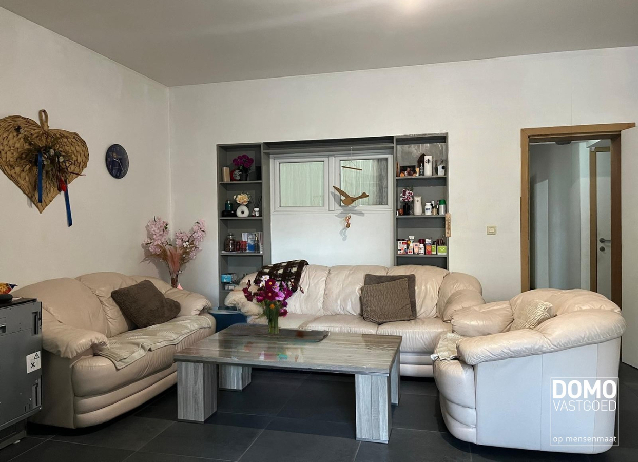 OPBRENGSTENEIGENDOM MET 2 APPARTEMENTEN EN 1 DUPLEXSTUDIO TE HASSELT 