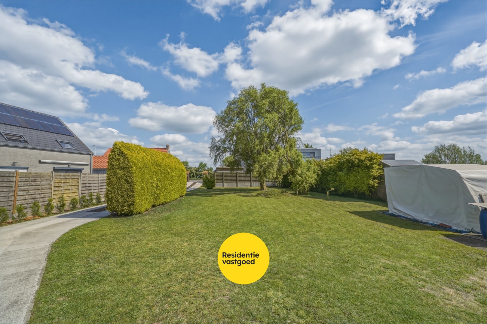 Alleenstaande woning op ruim perceel met vernieuwd woongedeelte en loods (80 m²) 