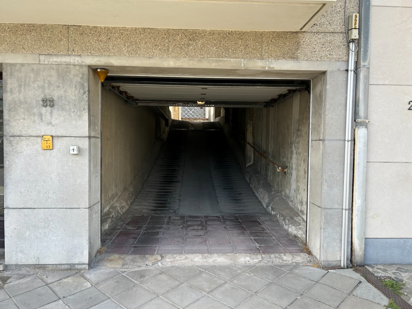 Garage près de la digue. 