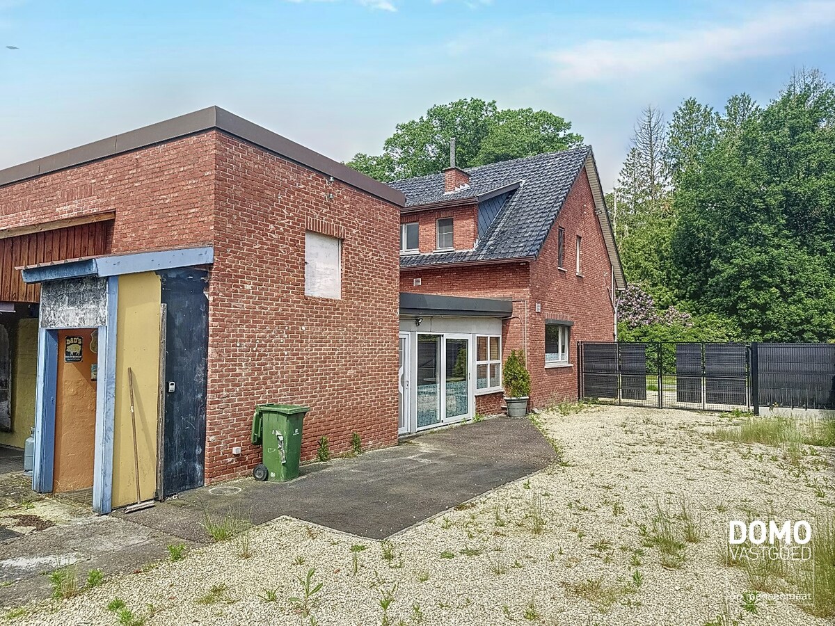 Zeer ruime half open bebouwing gelegen te Hasselt 