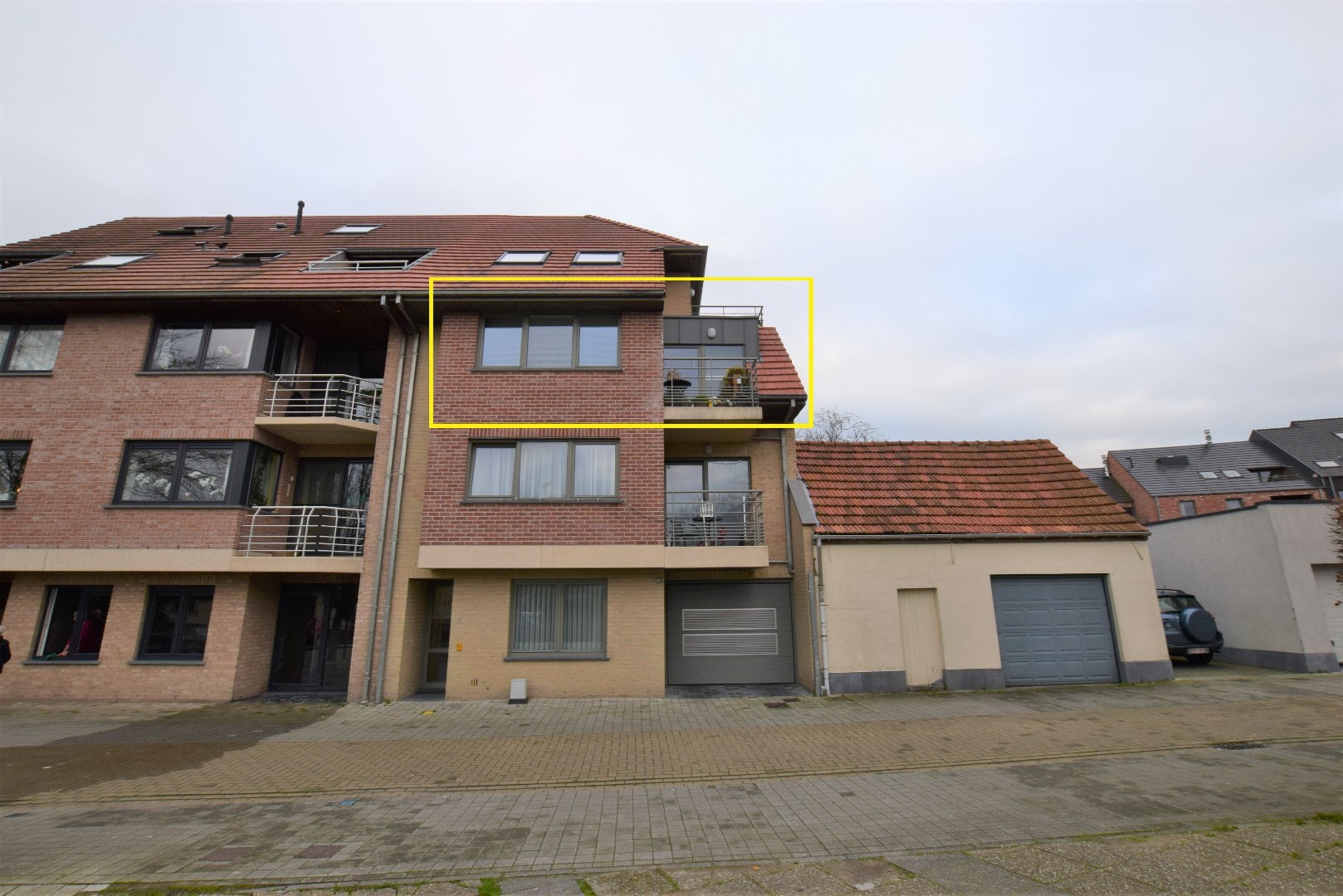 Instapklaar en ruim tweeslaapkamerappartement  in het centrum van Gistel 