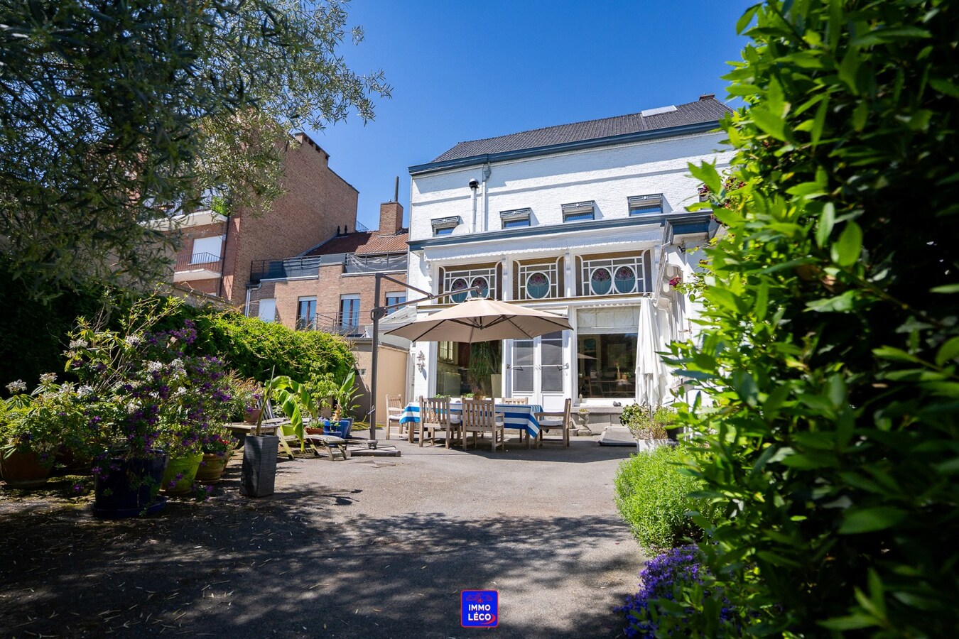Maison de Maître chargée d'histoire, une propriété unique dans le centre-ville ! 