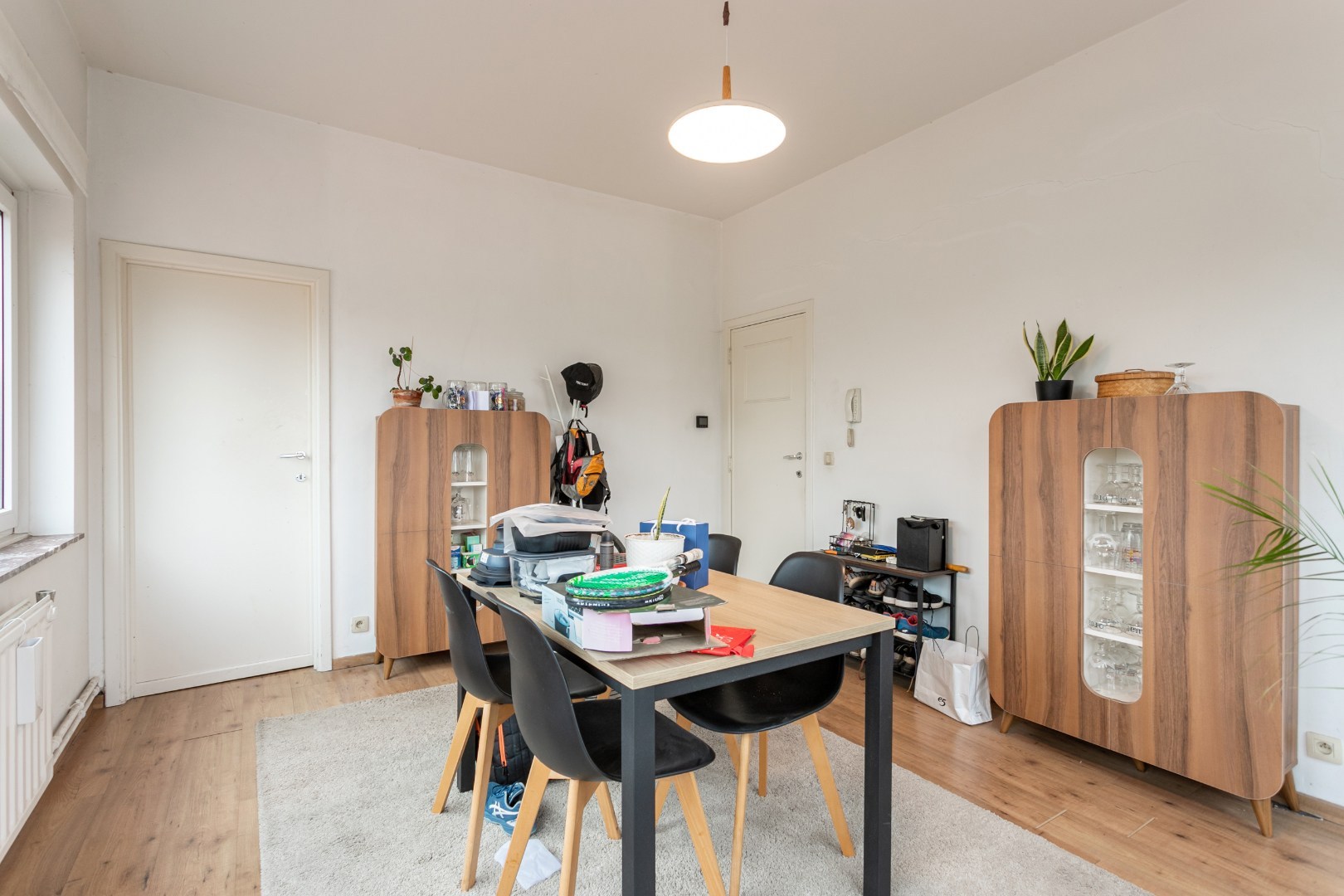 Opbrengsteigendom: commercieel glv en 3 appt 