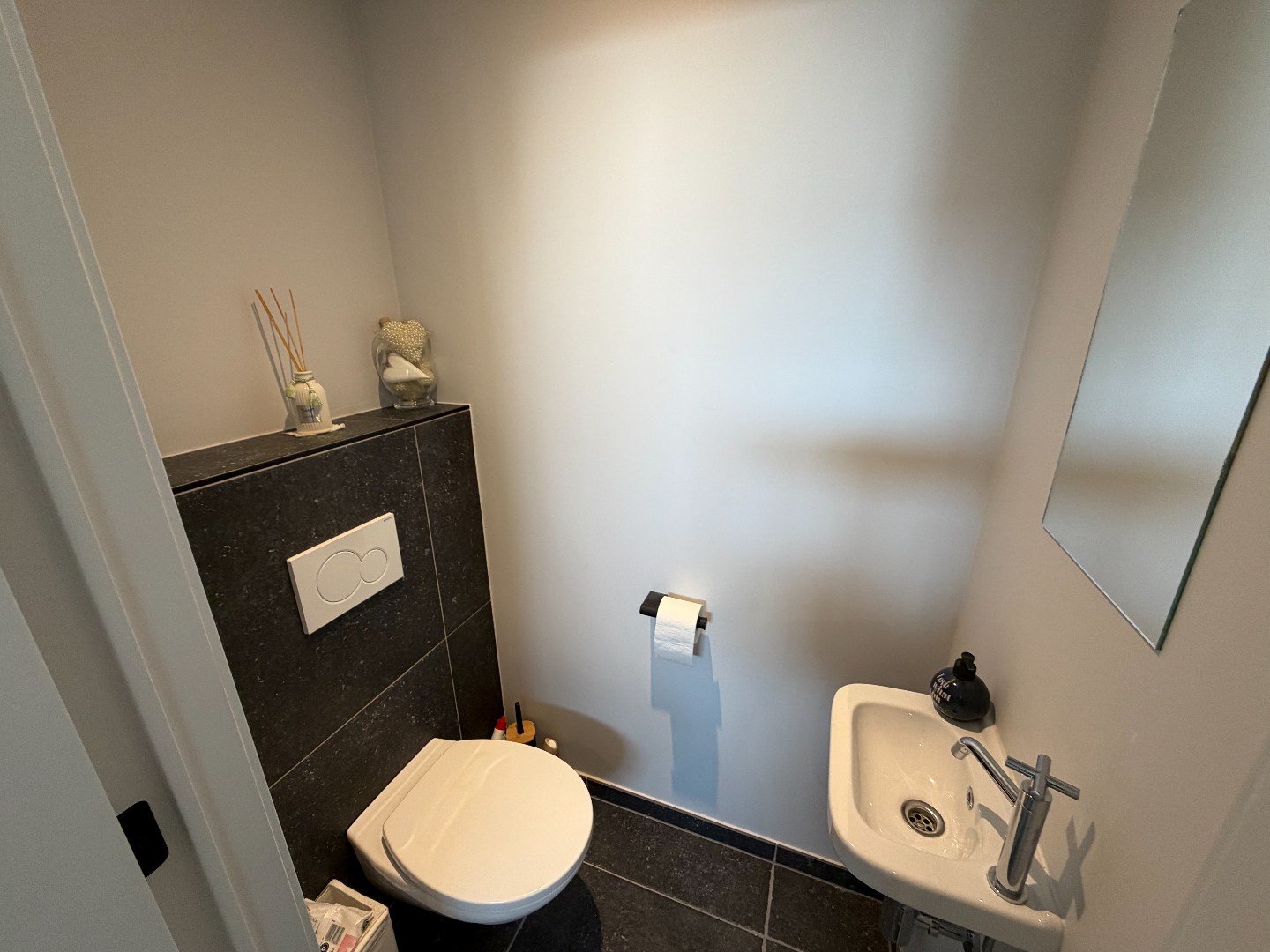 Rustig gelegen rijwoning met 3 slaapkamers, garage en zonnepanelen – Herdersstraat 33, Zulte 