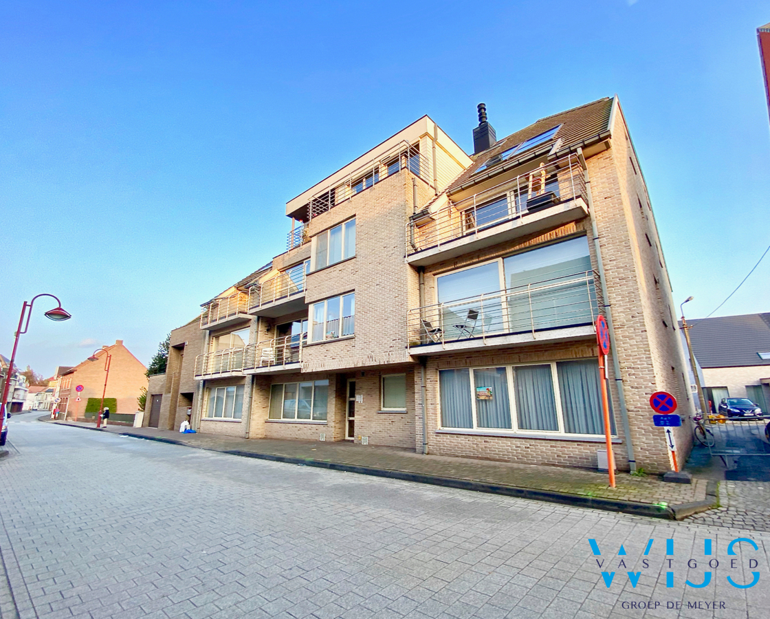 Instapklaar 3 slaapkamerappartement met garage in hartje Assenede ! 