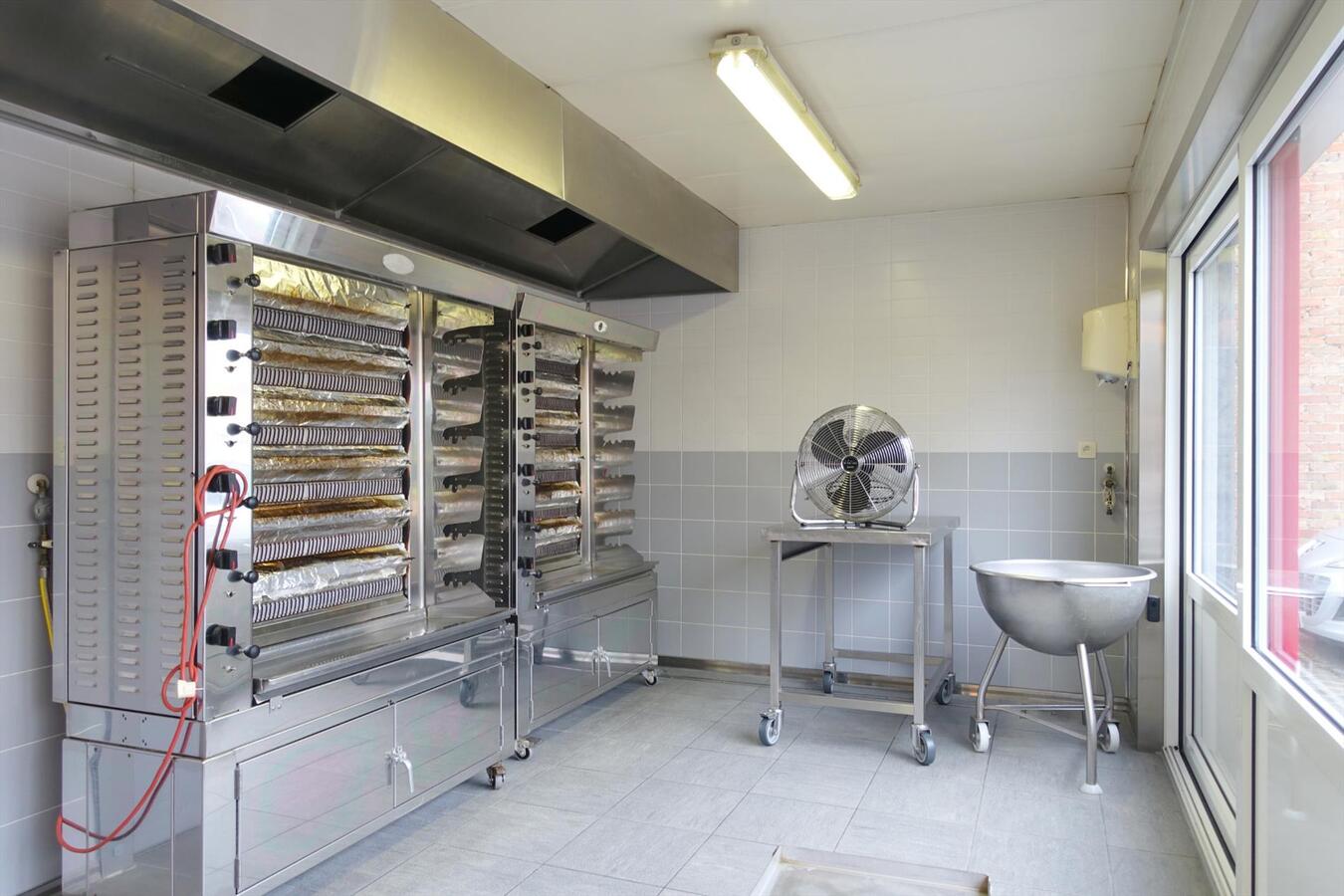 Uitstekend gelegen handelspand met woonst 