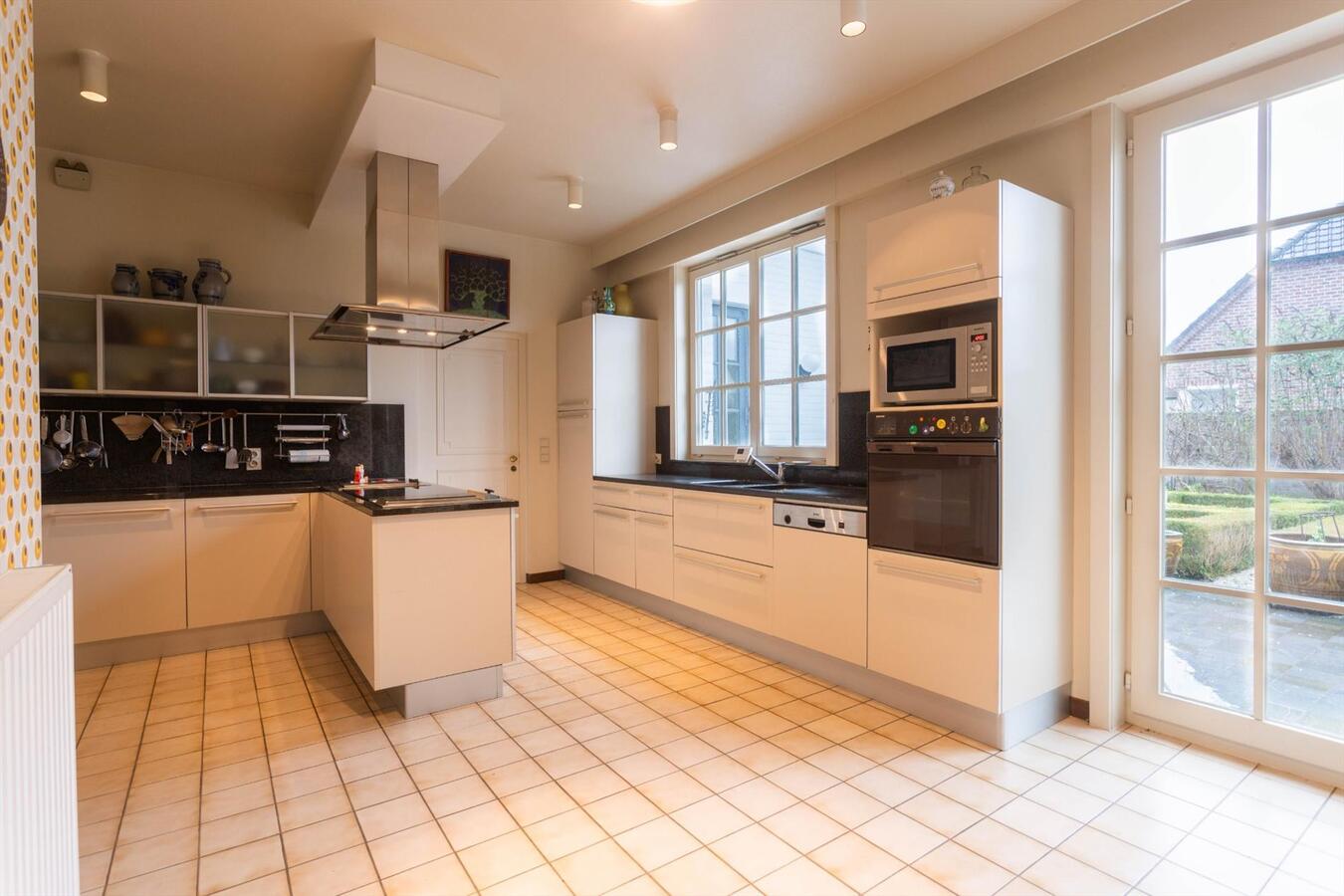 Riante villa aan de rand van het centrum van Ieper 