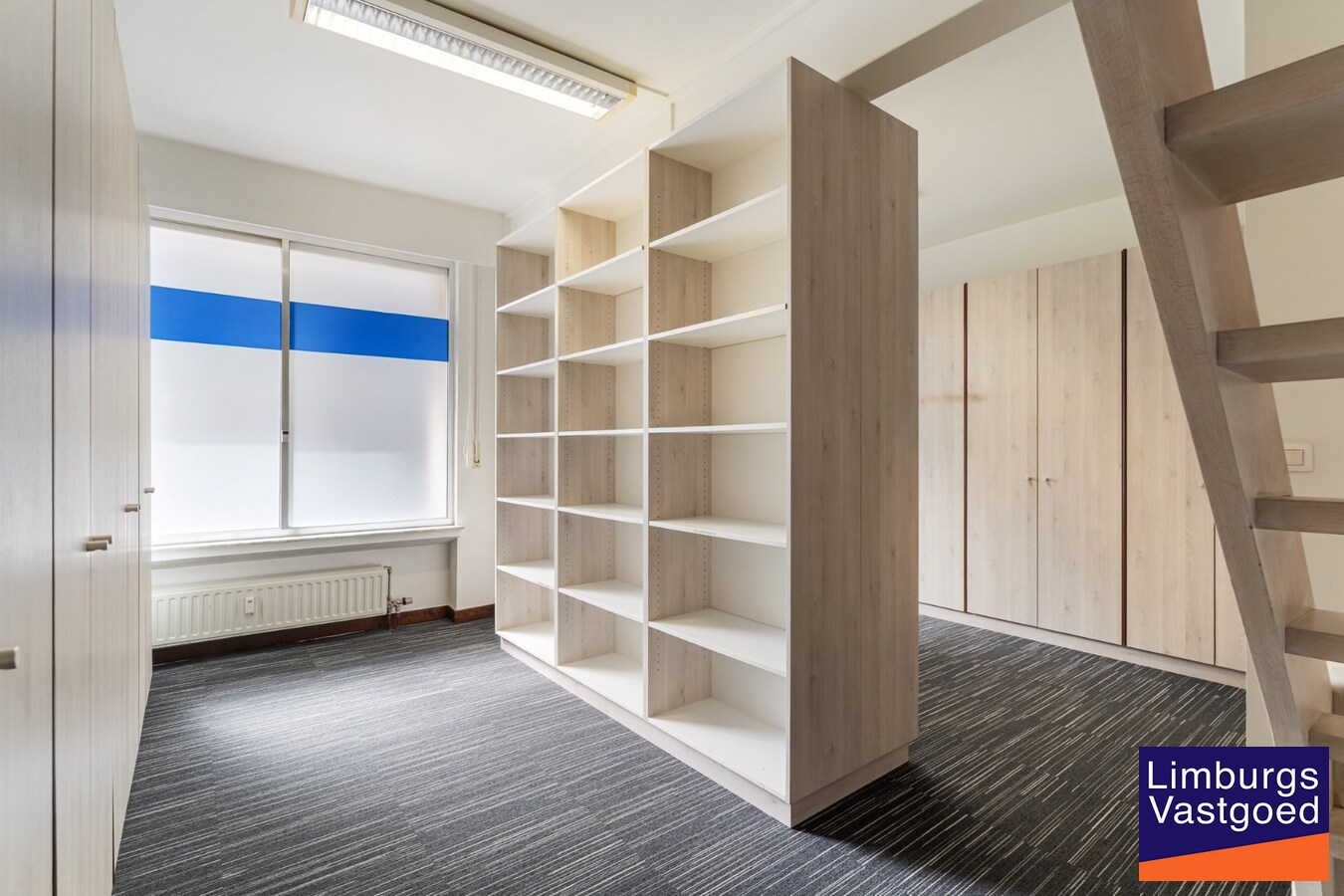 Handelspand/Kkantoor/ vrijberoep TE HUUR op toplocatie, 226m², ruime parkeergelegenheid 