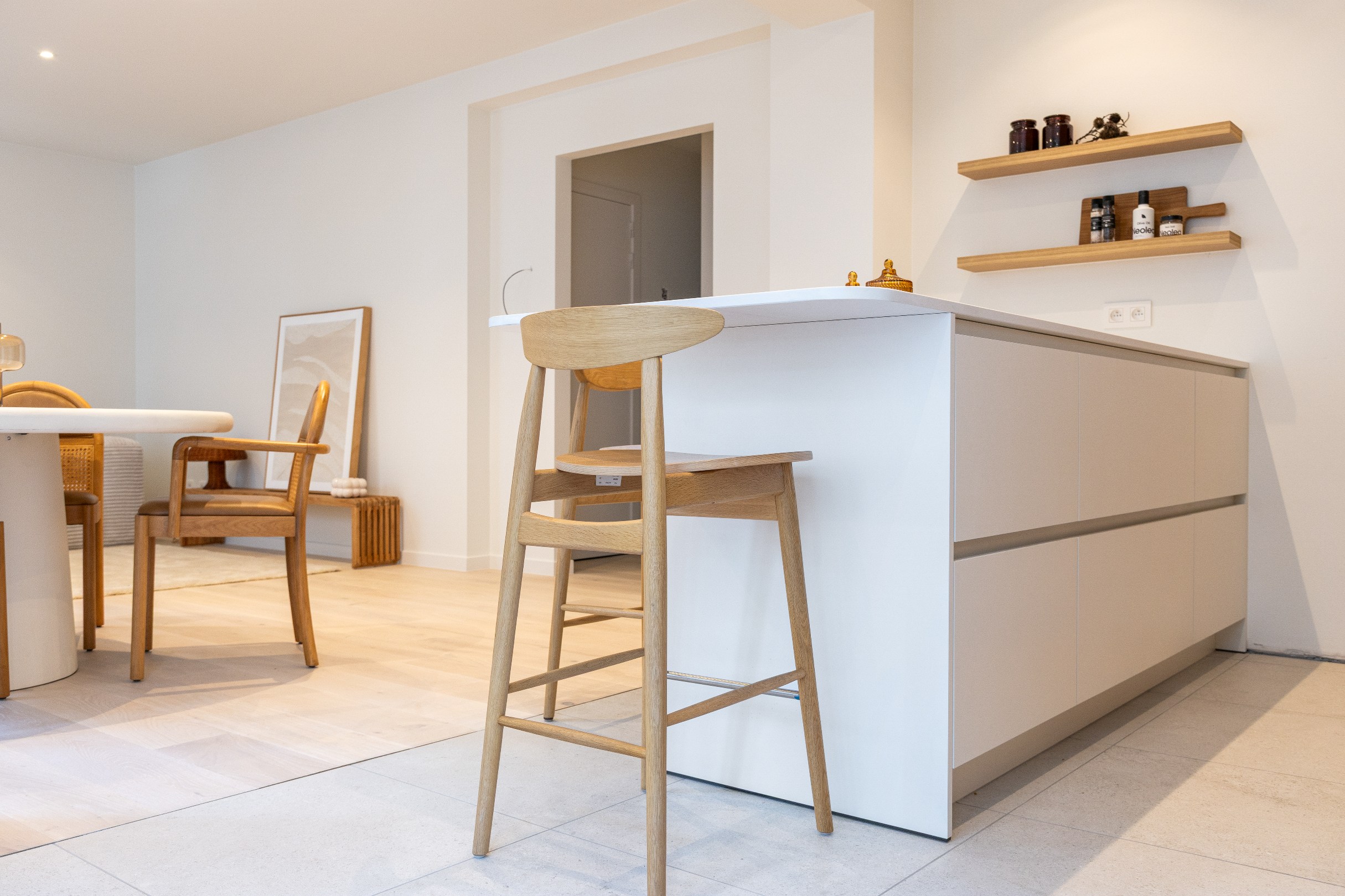 Appartement de 3 chambres à vendre à deux pas de la plage et de la place de la Tour de Lumière. 