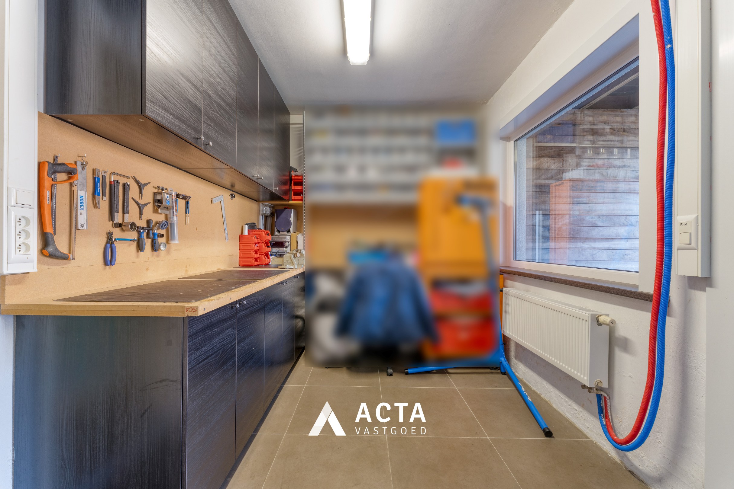 Instapklare bel-etage met 3 slaapkamers en garage 