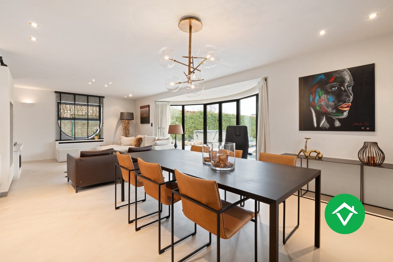 Stijlvolle alleenstaande villa met luxueus interieur en vier slaapkamers te Roeselare 