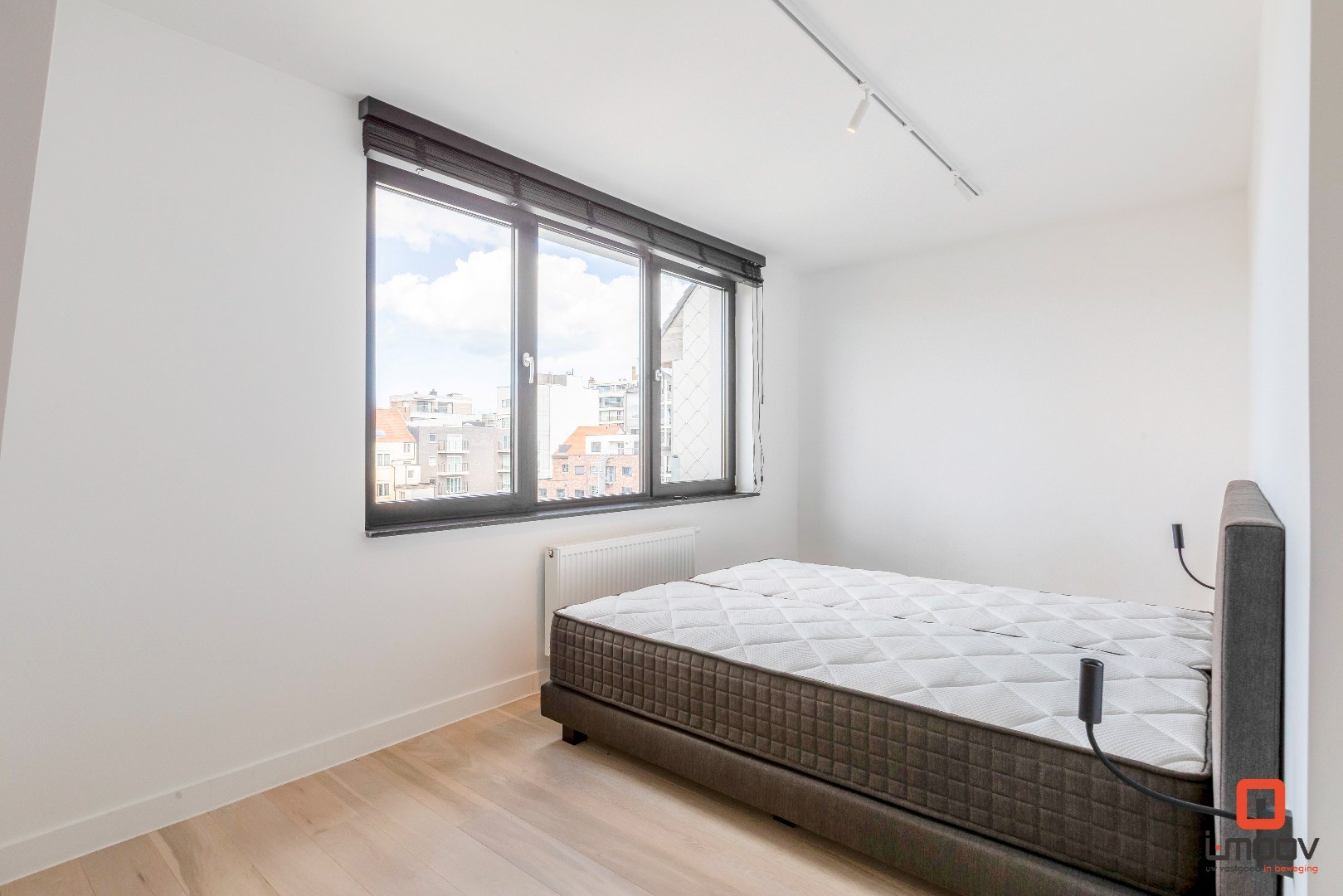 Luxueuze tweeslaapkamer duplex met terras en hoogwaardige afwerking in Oostende 