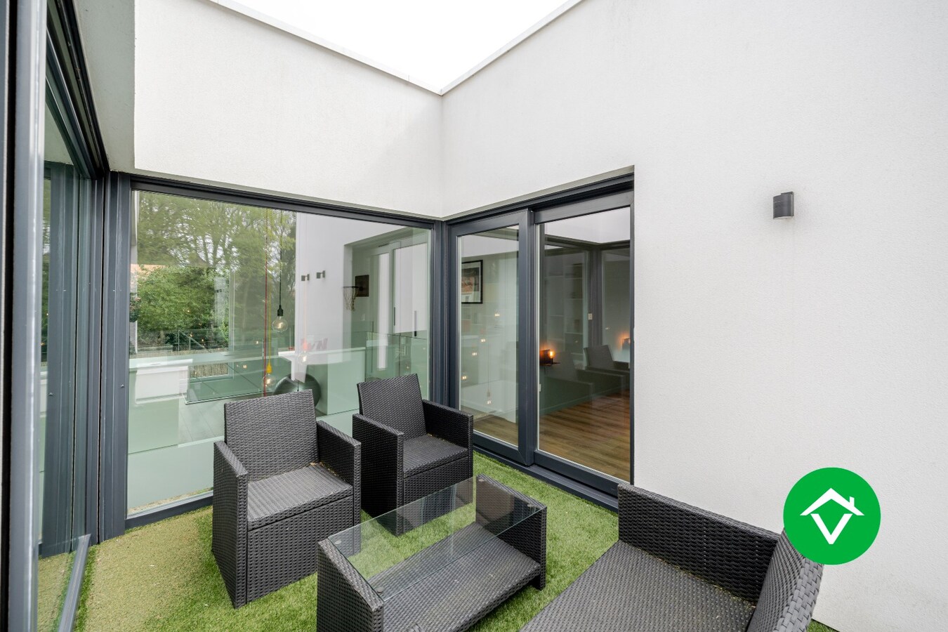 Zeer stijlvolle en instapklare villa te koop in het centrum van Koekelare. 