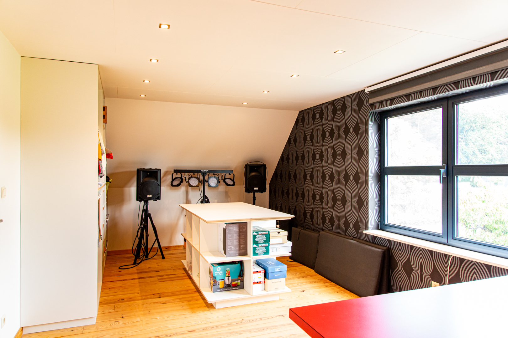 Eigentijdse woning met 3 slpks en prachtig aangelegde tuin 