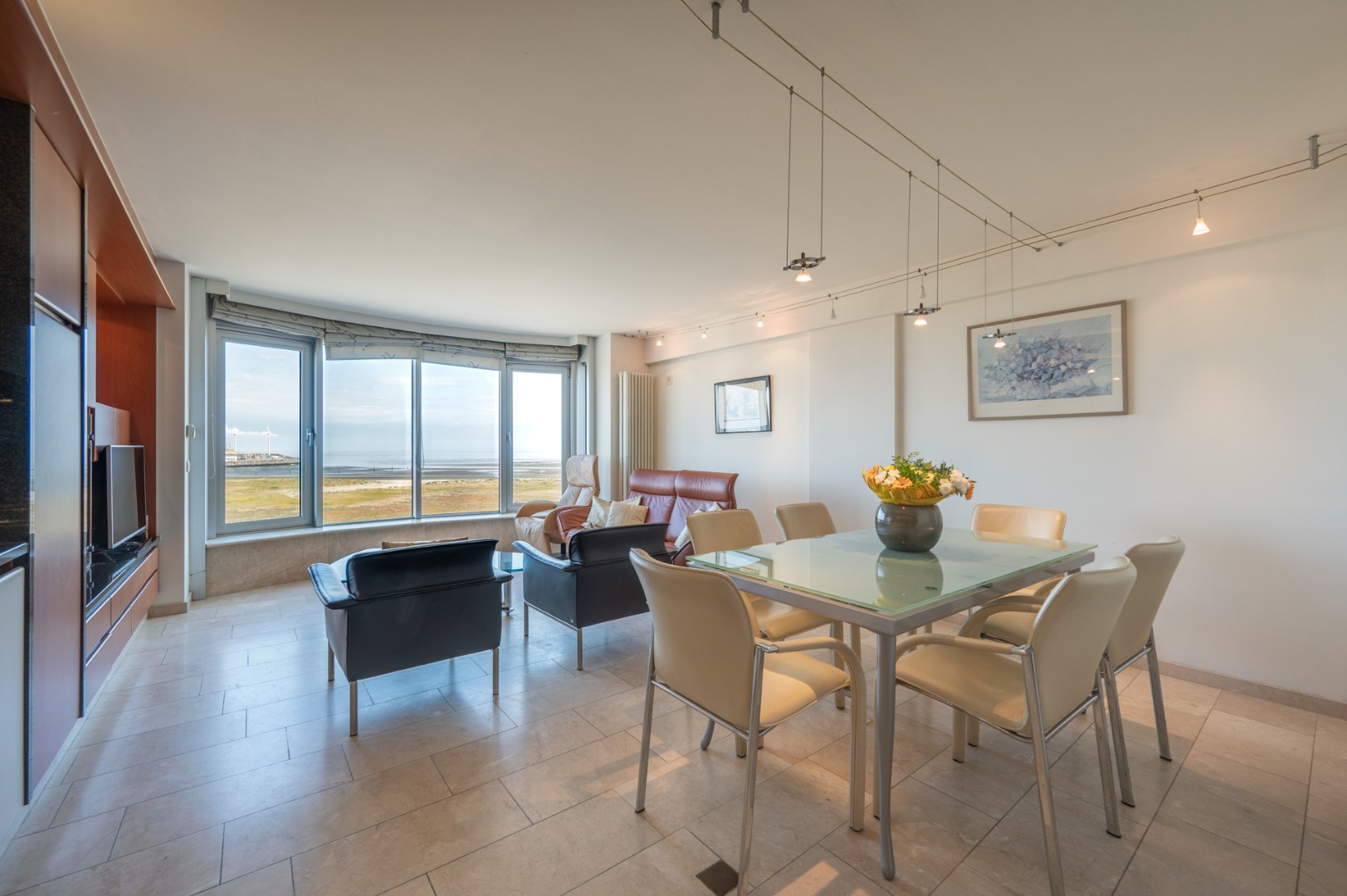 Ruim appartement met FRONTAAL ZEEZICHT 