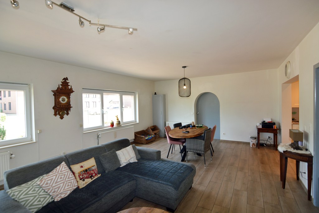 Gelijkvloers appartement met 3 slpks, veranda, tuin en garage 