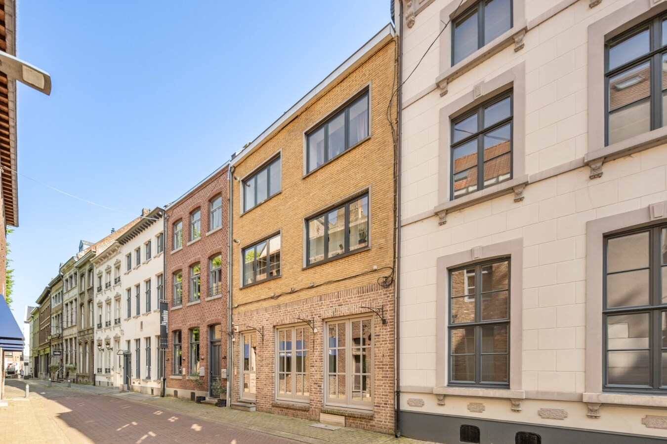 Comfortabel duplex appartement op de 3de en 4de verdieping van een kleinschalige residentie op een steenworp van de historische markt! 