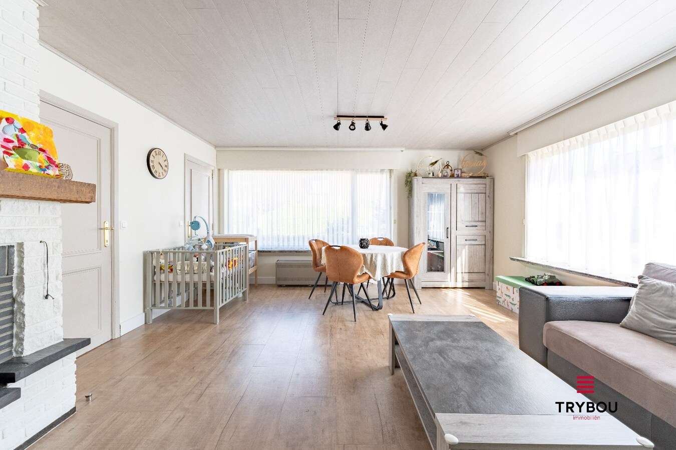 Instapklare gezinswoning met garage en prachtige tuin in rustige straat 