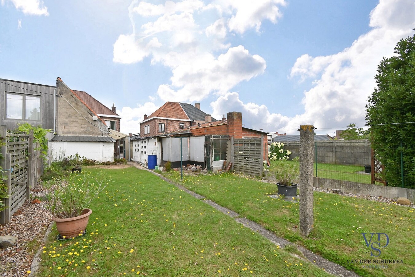 Degelijke Half Open Bebouwing. 