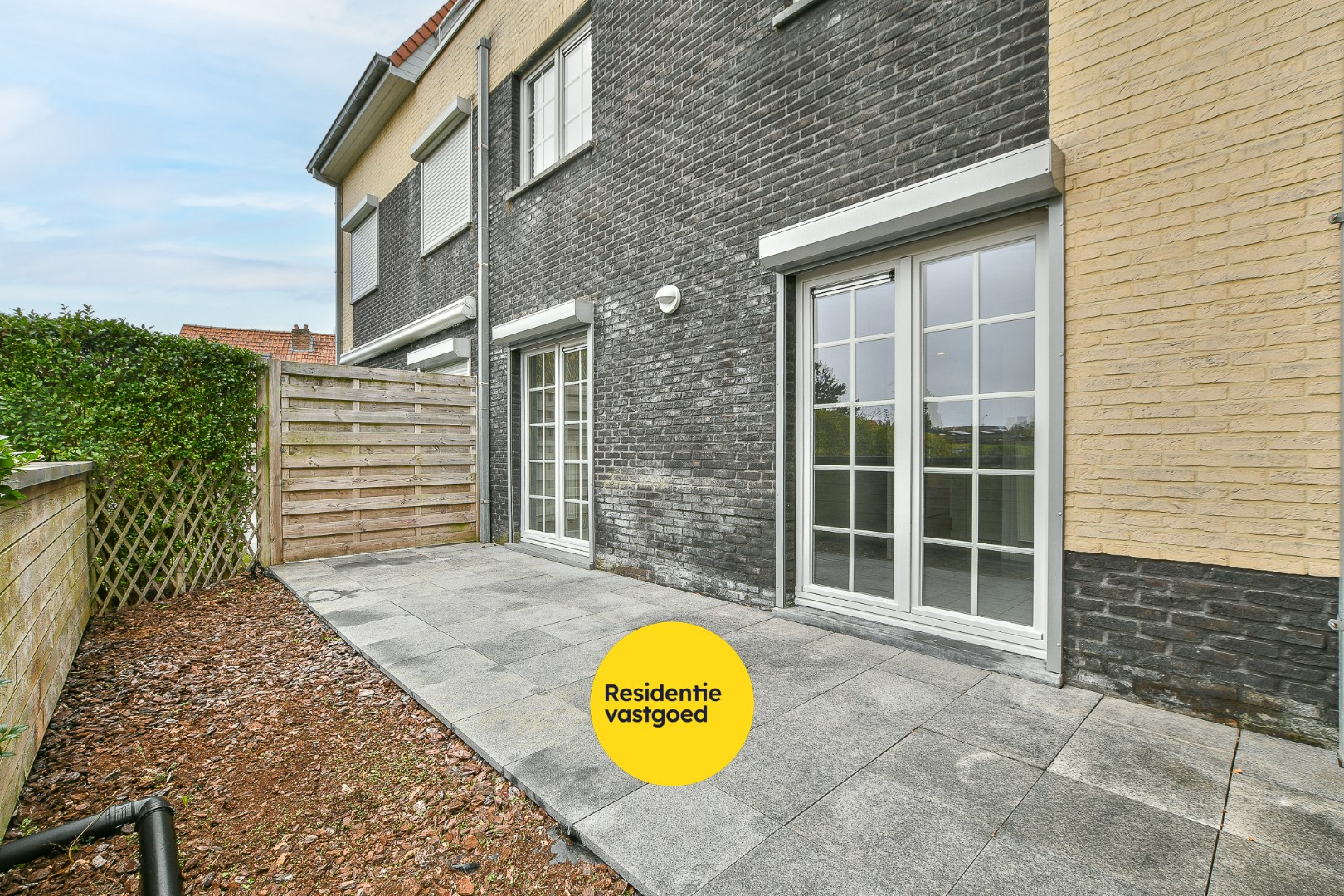 Modern gelijkvloers appartement met 2 slaapkamers– op slechts 500m van strand en zee! 