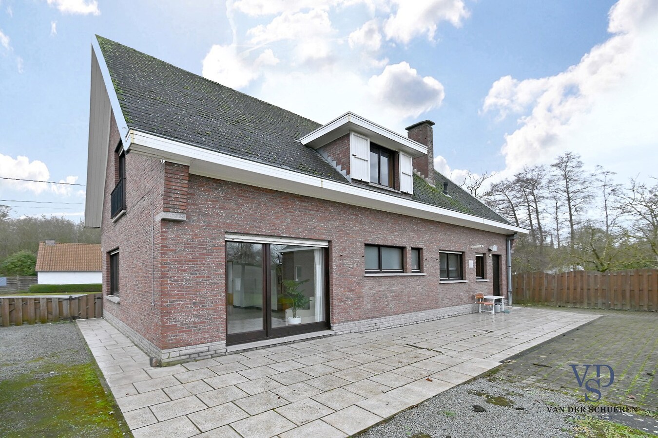 Degelijke eigendom met mogelijkheden 