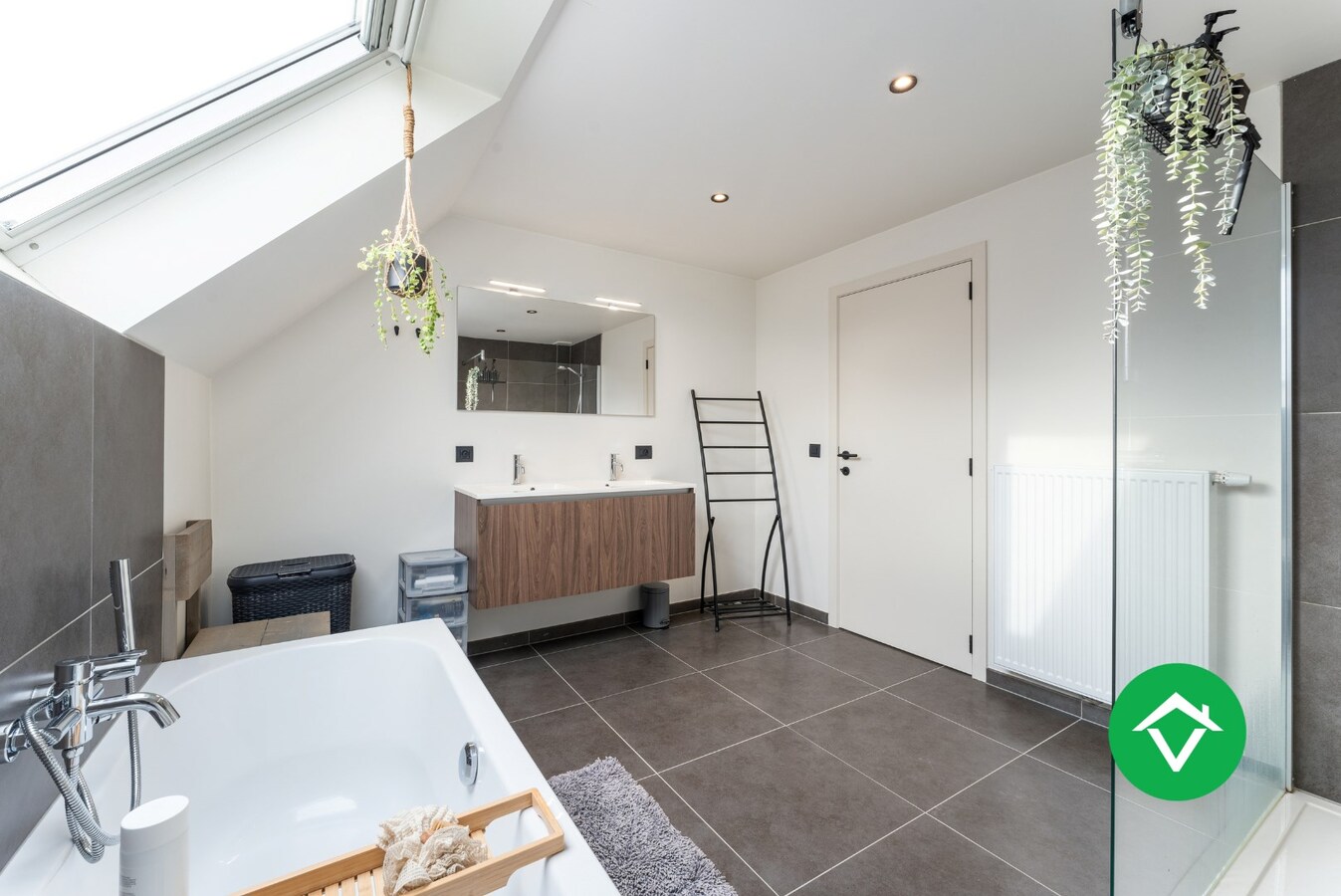 Kwalitatief afgewerkte nieuwbouwwoning met 3 slaapkamers, tuin en garage 