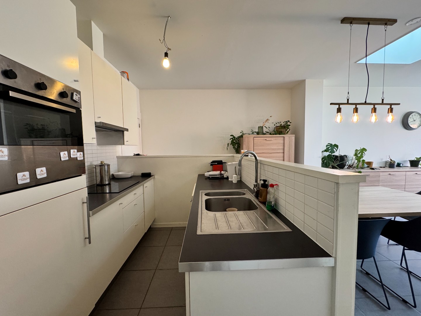 Bemeubeld woning met tuin en 2 slaapkamers 