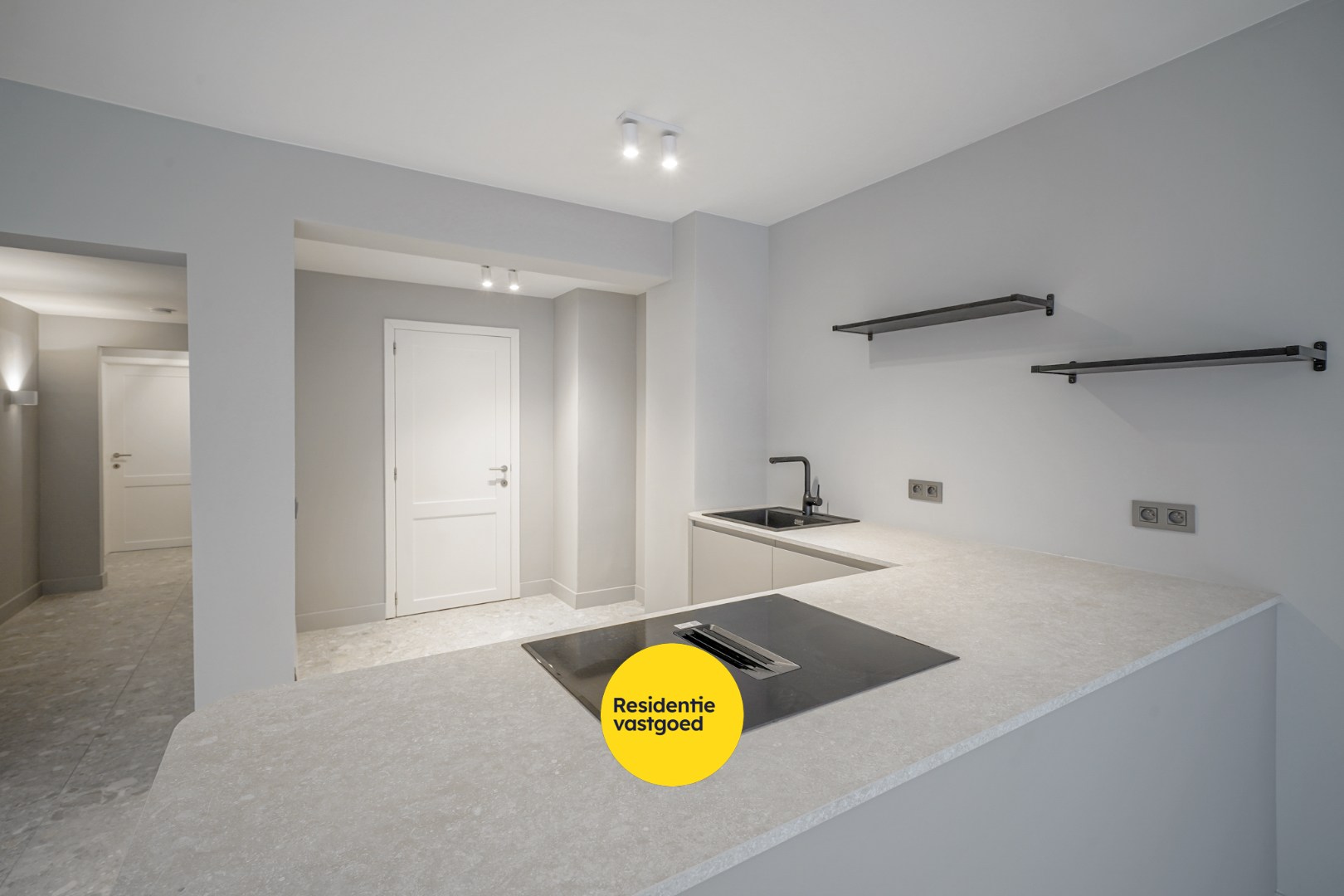 Gerenoveerd 2-slpk appartement met lift in Oostende 