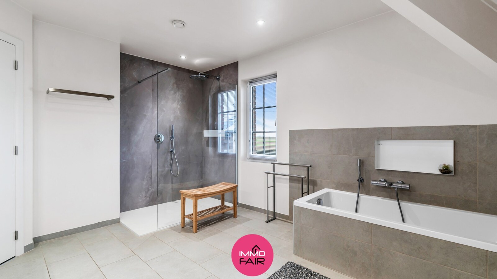 Vrijstaande woning op royaal perceel met panoramisch uitzicht, vlakbij Maastricht 