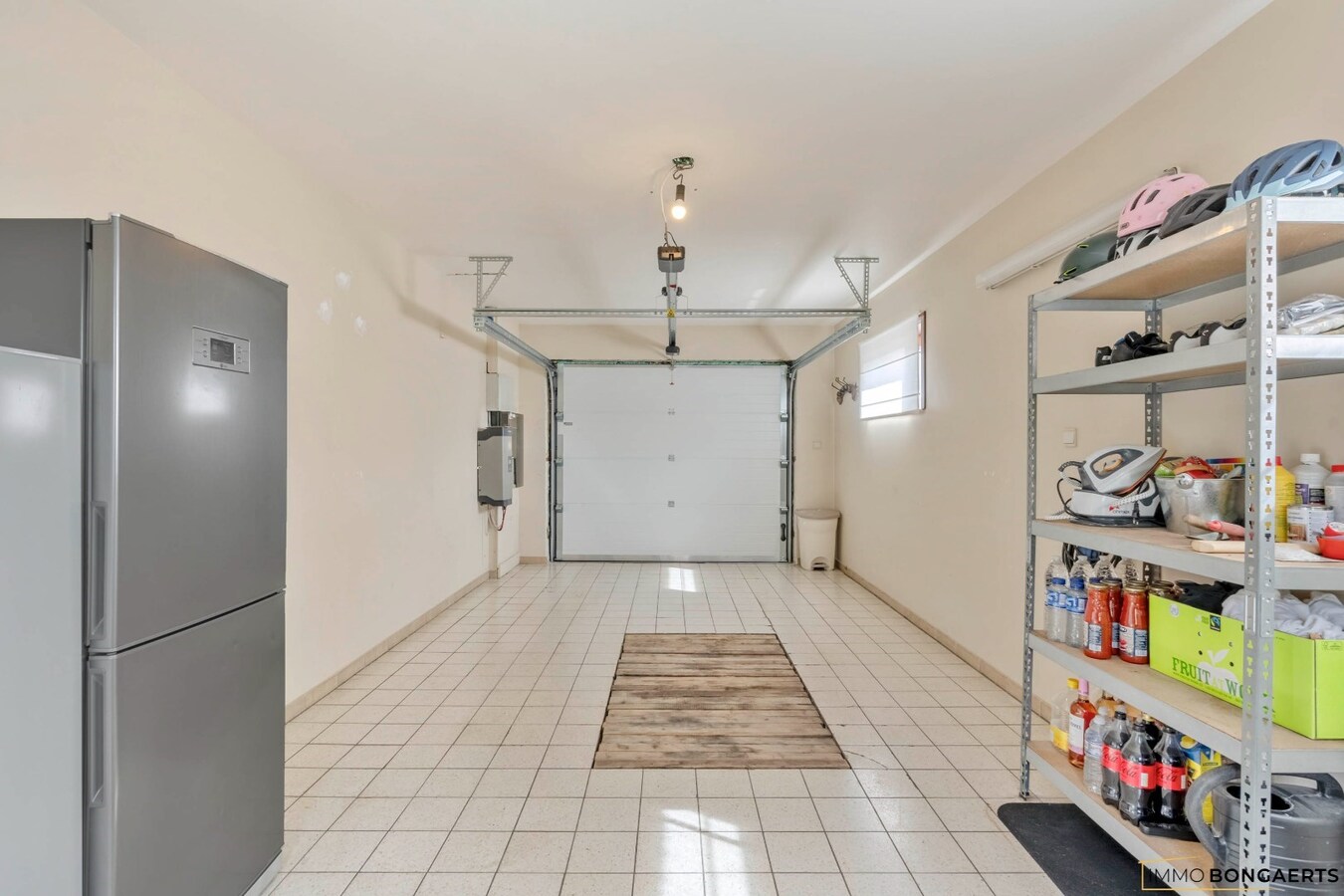 Ruime woning op een zeer rustige locatie met tuin, garage, carport en 3 slaapkamers in Opglabbeek. 