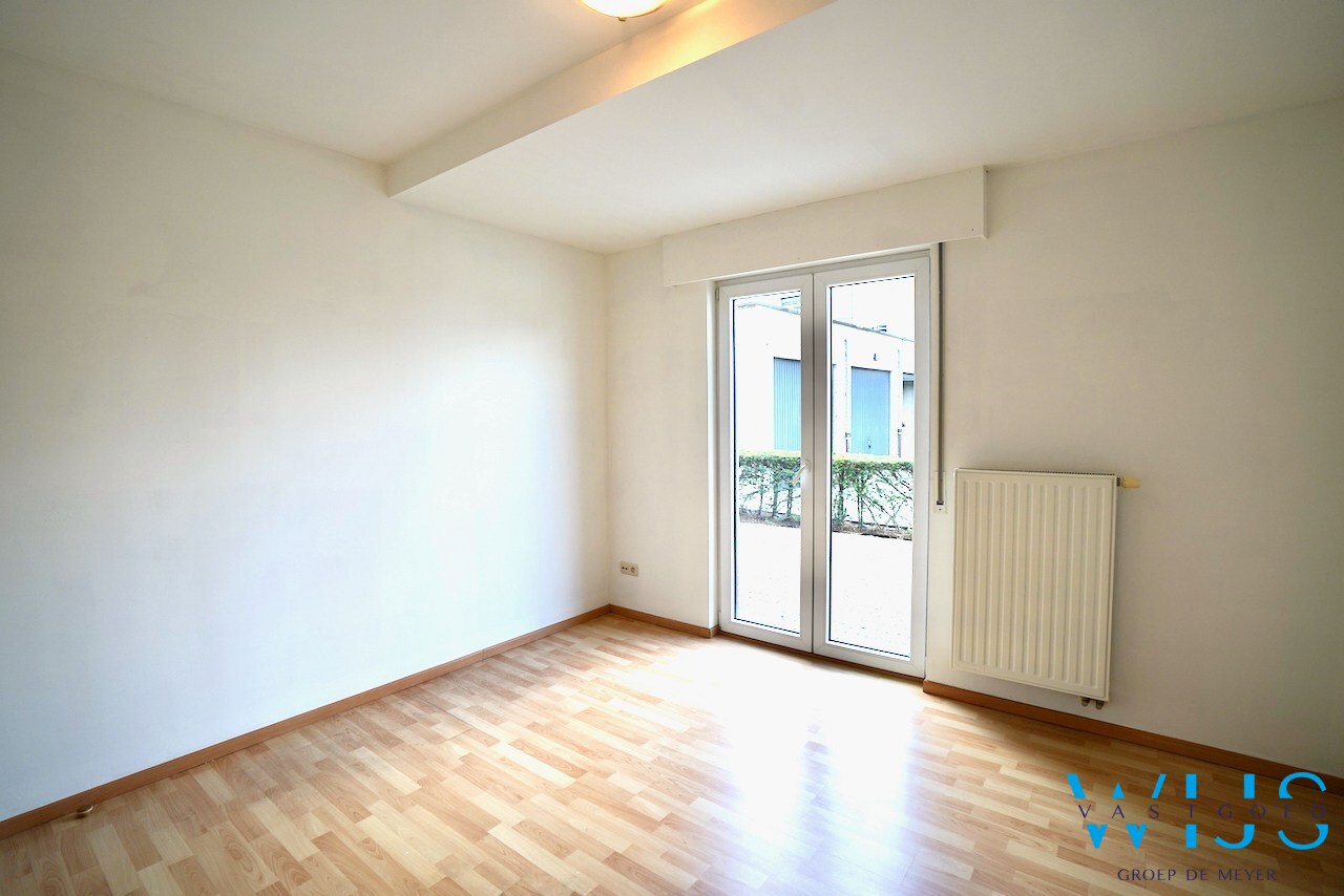 Gelijkvloers appartement met ruim terras in het centrum Ertvelde ! 