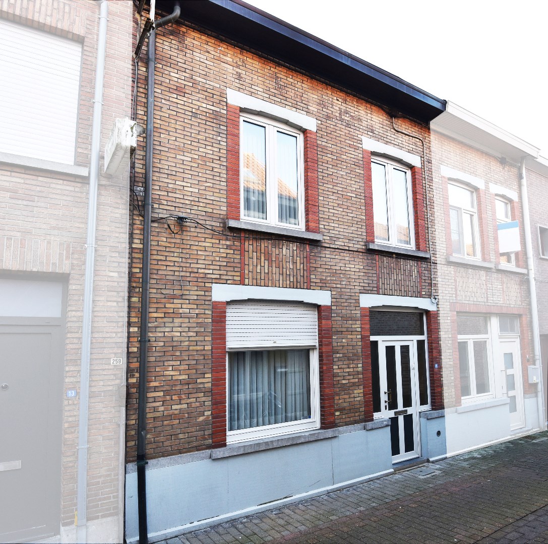 Te renoveren rijwoning  te centrum Eeklo 