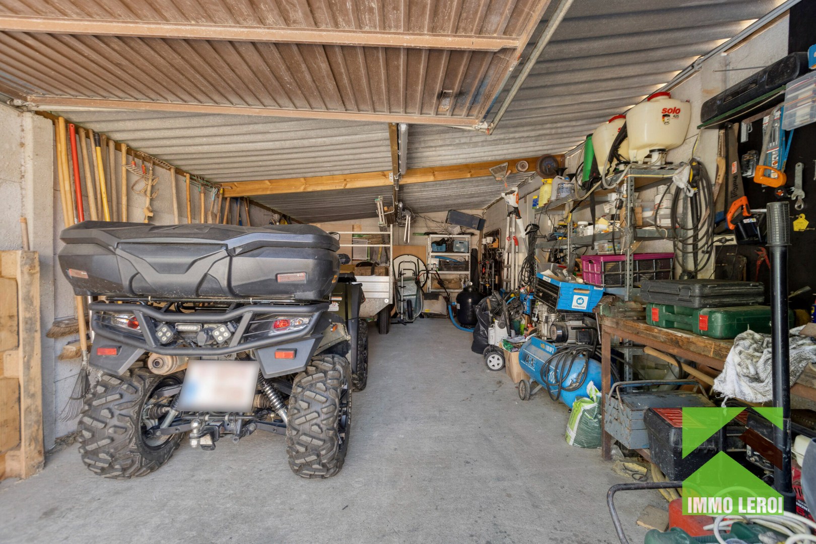 Garage met opbergruimte