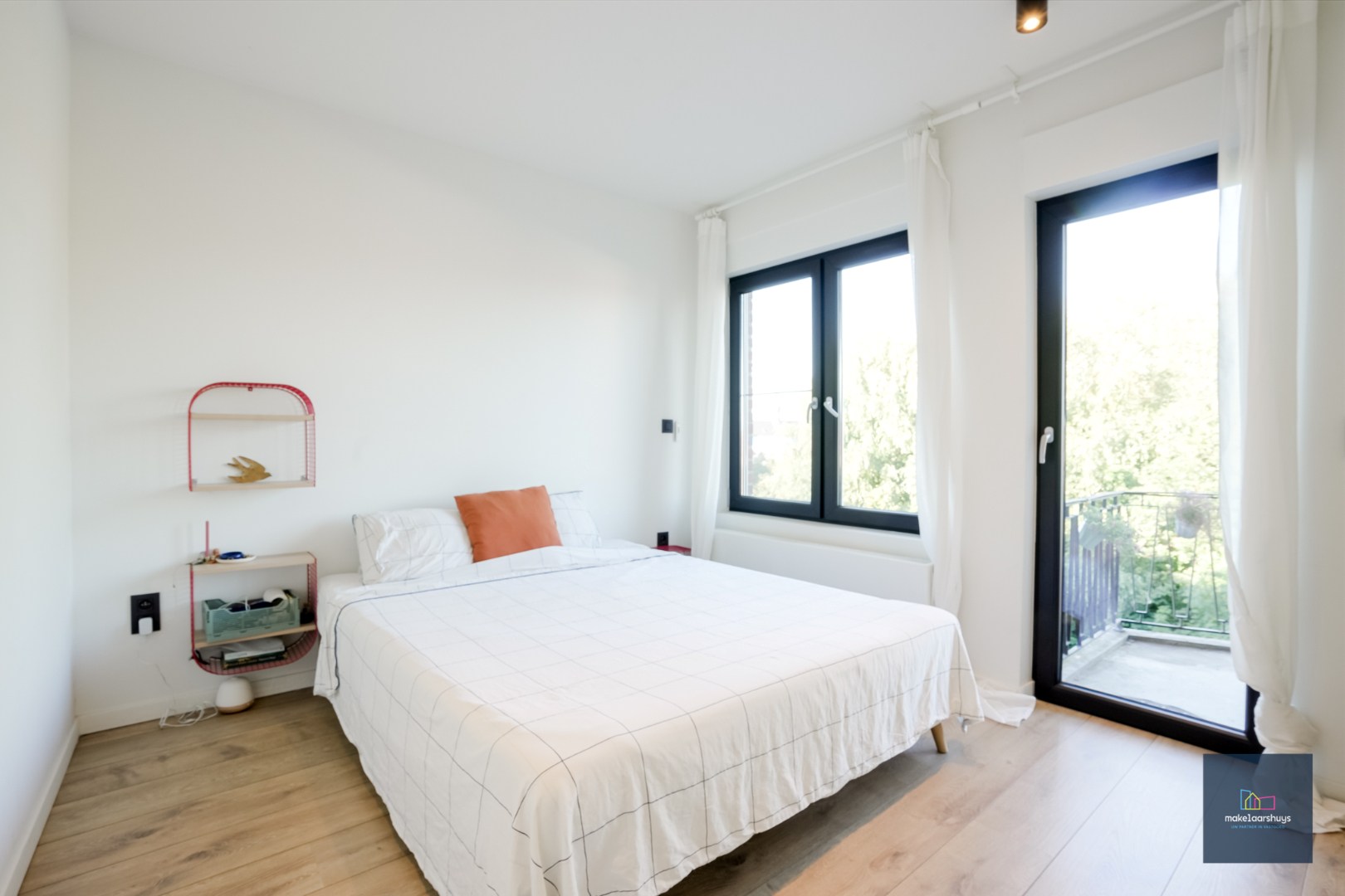 Instapklaar en lichtrijk appartement op de Coupure 