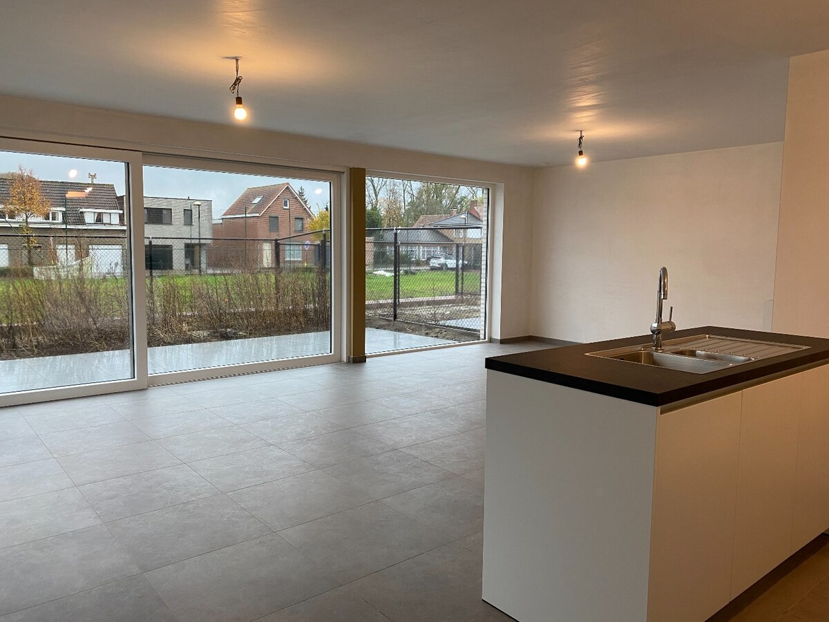 Energiezuinige nieuwbouwwoning met 3 slaapkamers en garage te Houthulst 