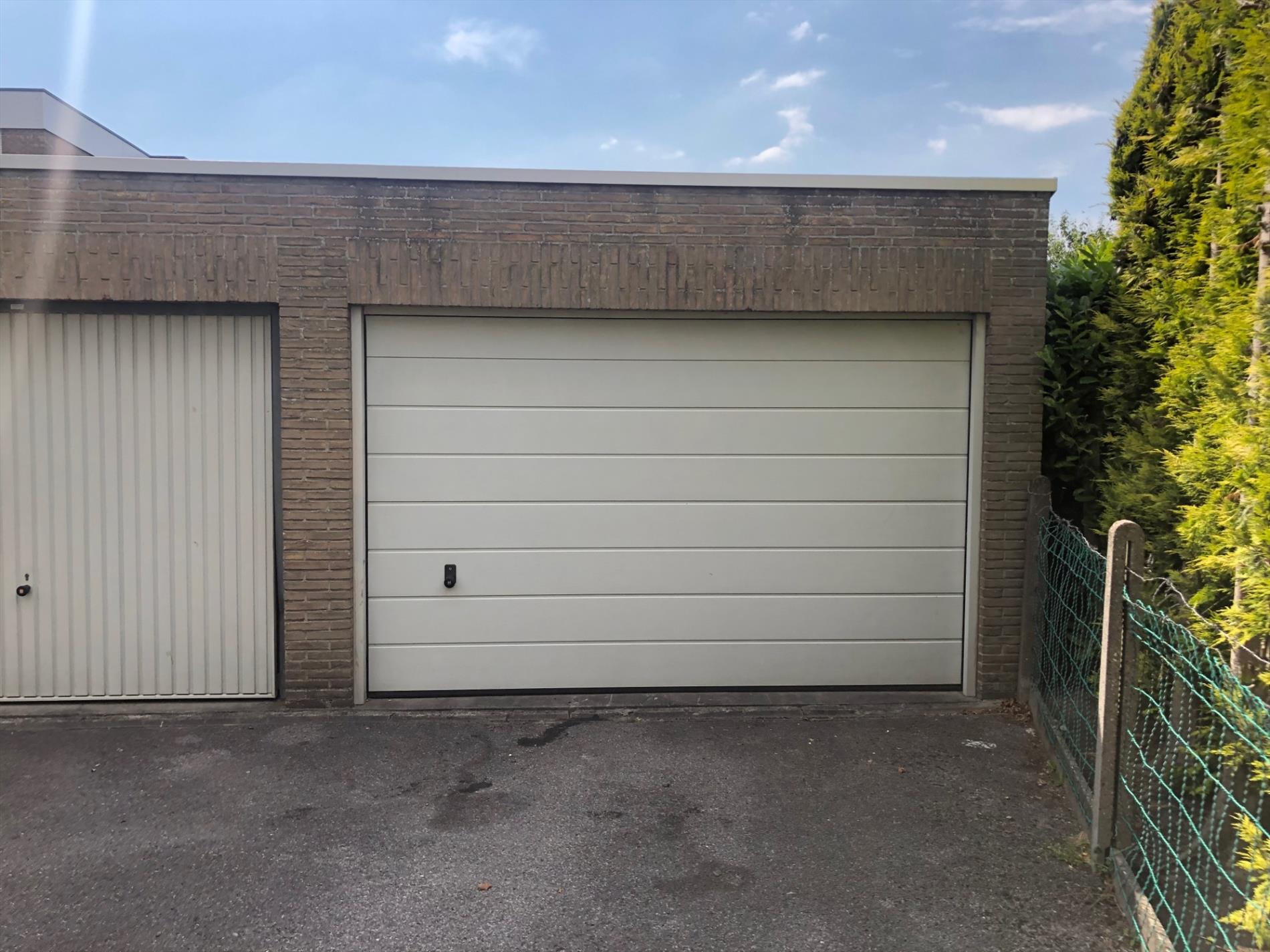 Sint-Andries: ruime garage 