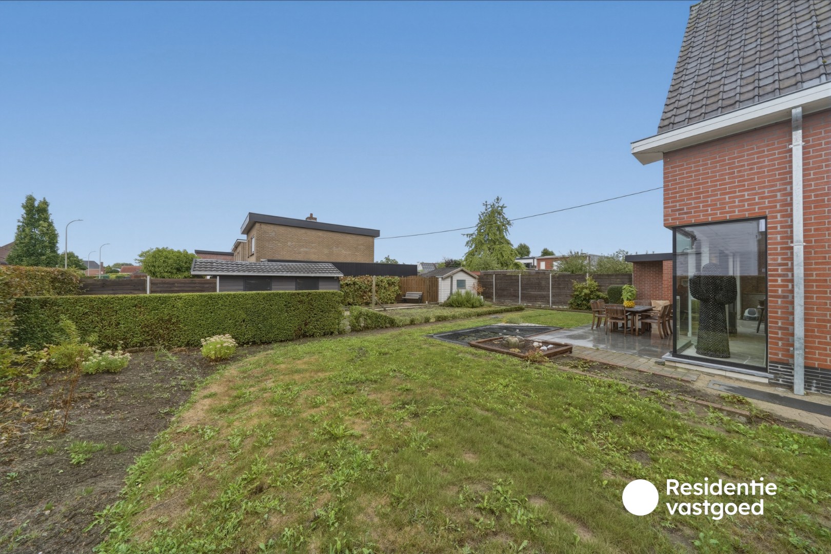 Stijlvolle en energiezuinige halfopen bebouwing met zonnige tuin 
