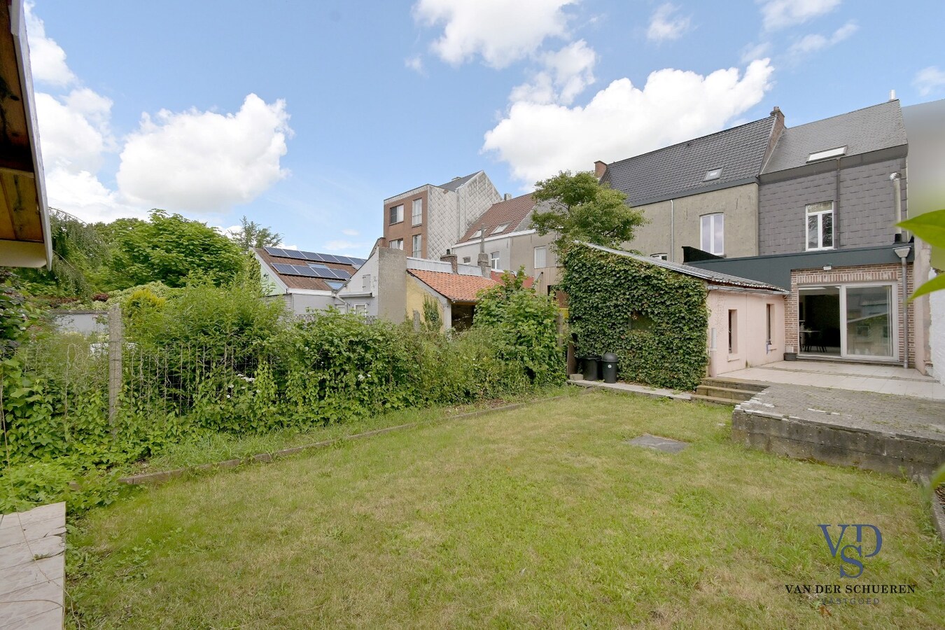 Ruime 3 slpk-woning met garage en tuin. 